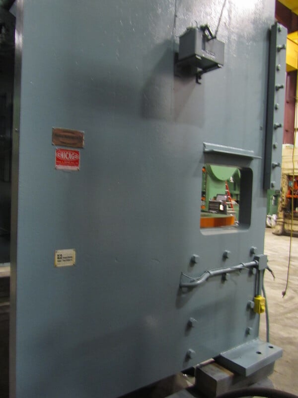 400 Ton, Chicago #SS400, straight side double crank, 8" stroke, 18" Shut Height, 120" x36" bed, 10-30 SPM - Image 5
