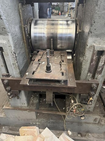 14" x 16" Bonding Systems International, 2-HI roll mill, 4" roll adj., 40" passline, 100 HP, forward / - Image 5