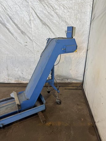 9" wide x 108" long, Hennig #M5, powered chip conveyor, 48" discharge height, 2011 - Image 3