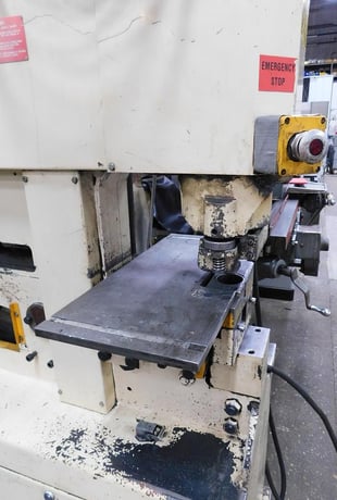 4-1/2" x 4-1/2" x 3/8" Geka #Hydrocrop-55A, hydraulic ironworker, 55 ton, 10" throat, (2) electric foot - Image 3