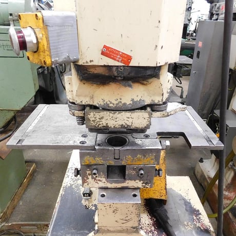 4-1/2" x 4-1/2" x 3/8" Geka #Hydrocrop-55A, hydraulic ironworker, 55 ton, 10" throat, (2) electric foot - Image 4