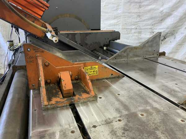24" x 31" Hem #V140HM-60, vertical band saw, 20' x 1-1/2" x .50" blade, hydraulic head tilt, 10 HP, 2011 - Image 4
