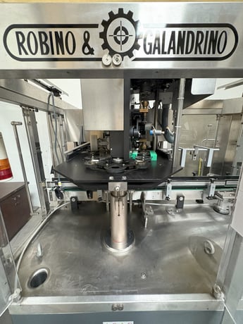 Robino & Galandrino, wire hooder w/ hood magazine dispenser - Image 2