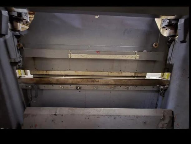 110 Ton, Pacific #J110-10, hydraulic press brake, 10' overall, 102" between housing, 13" open, 28" Back Gauge - Image 5