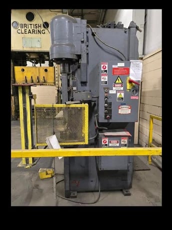 110 Ton, Pacific #J110-10, hydraulic press brake, 10' overall, 102" between housing, 13" open, 28" Back Gauge - Image 7