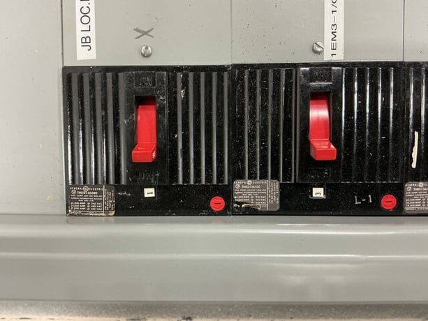 310 Amp. General Electric, CCB, panelboard, 4 wire, 277/480 Volts, 3 phase - Image 7