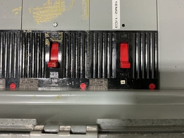 310 Amp. General Electric, CCB, panelboard, 4 wire, 277/480 Volts, 3 phase - Image 9
