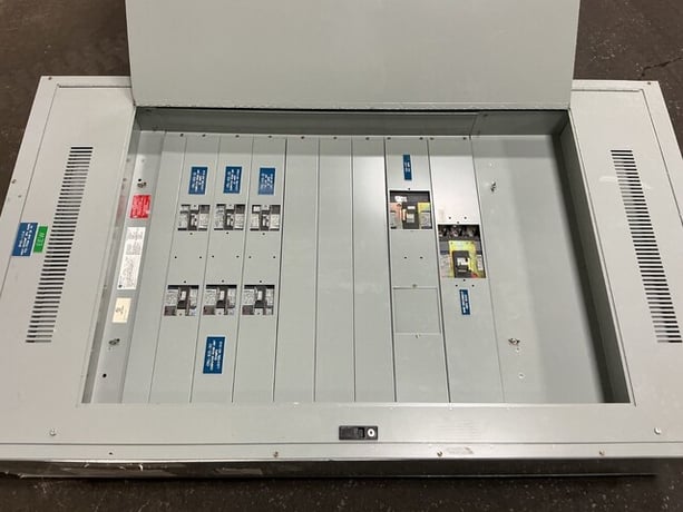 600 Amp. General Electric, Spectra Series, panelboard, 4-wire, 277/480Y Volts, 3 phase - Image 4