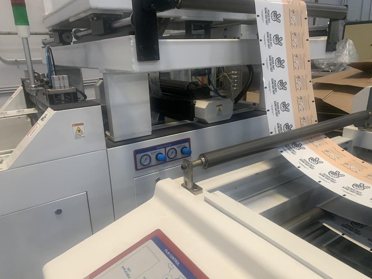 Stand up pouch machine, Mamata #Vega-410, servo motor & drive Control, double cut & heat seal, 2021 - Image 3