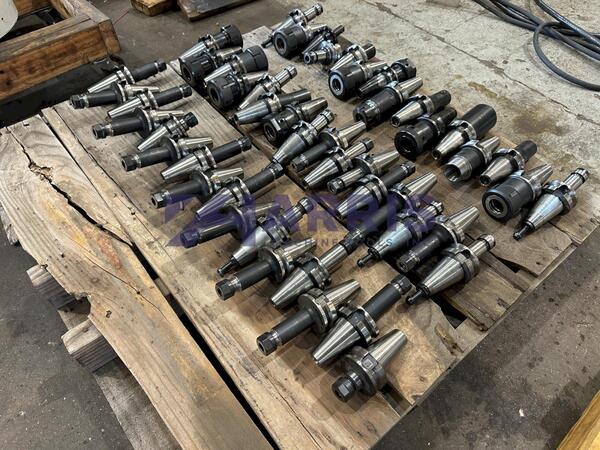 Caterpillar 40, pallet of tool holders - Image 3