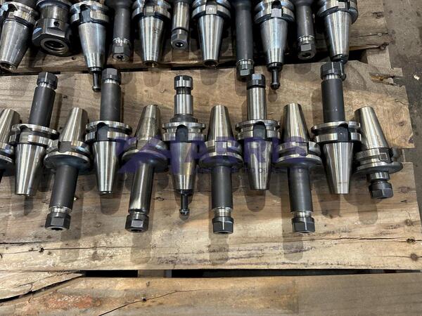 Caterpillar 40, pallet of tool holders - Image 4