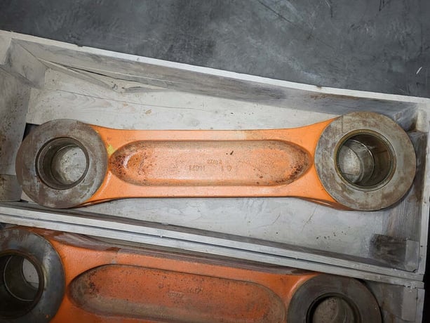 Hitachi Comstruction Co. #9094825, link assembly - Image 1