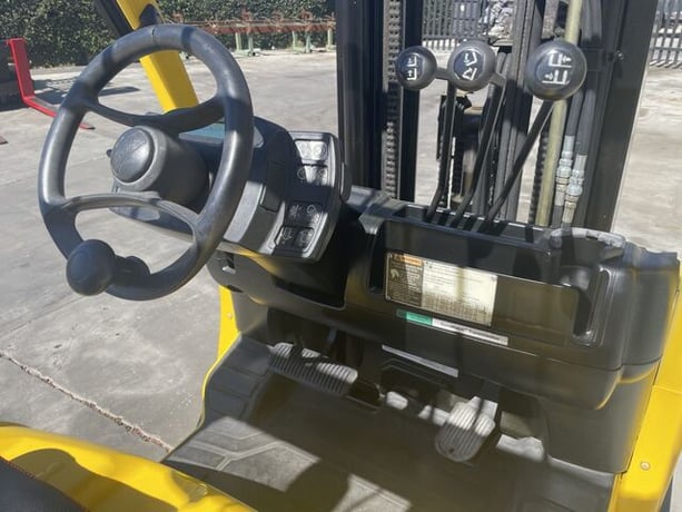 5000 lb. Hyster #S50FT, Lg Gas Forklift, 83"-189" mast, 3 stage, cushion tires, sideshift - Image 4