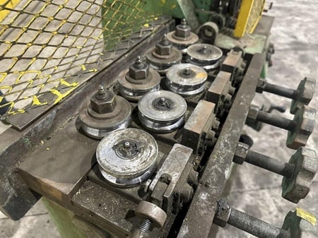 1/4" Shuster, 16 roll, 2 plane wire & bar powered straightener, all roll individual adjustment - Image 5