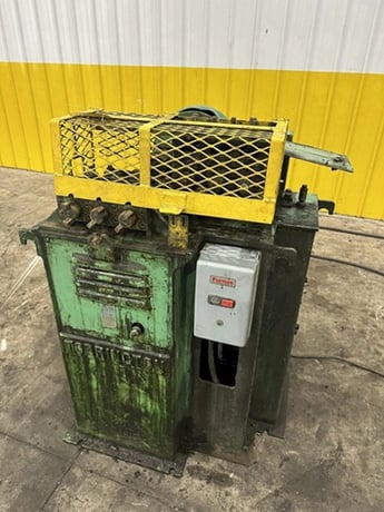 5/16" Torrington, 12 roll, 2 plane wire & bar powered straightener, all rolls individual adjustment - Image 1