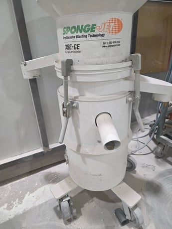 SpongeJet #35E-CE, Dry Abrasive Blaster w/ Recycler, 33" L x 33" width x 54" H, 85 HP Blast Pot, 4-Wheel - Image 2