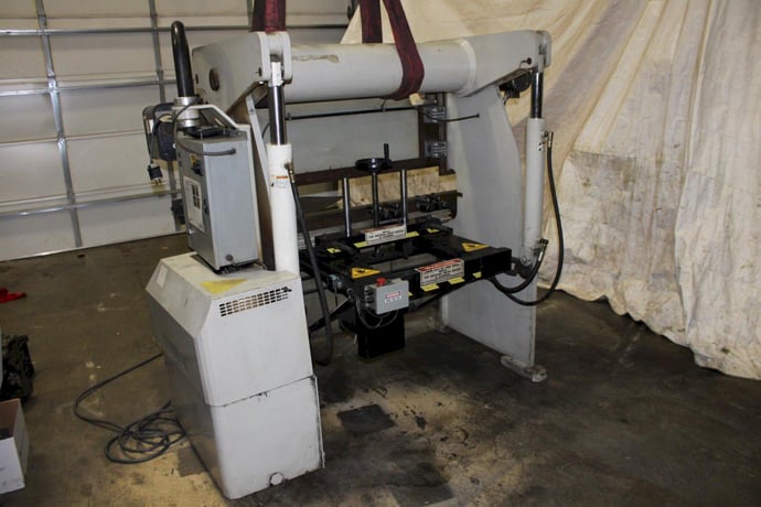 60 Ton, Accurpress #7606, CNC press brake, 6' overall, 52" between housing, 8" stroke, 10" throat, 14" DL - Image 3