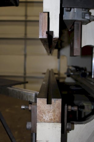 60 Ton, Accurpress #7606, CNC press brake, 6' overall, 52" between housing, 8" stroke, 10" throat, 14" DL - Image 4