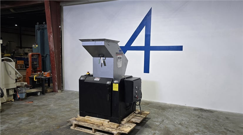 22" x 21" Milacron #MBG-18, Plastic Granulator, 7.5 HP, 73" infeed H, 460 V., 3-Ph., 60 Hz, 2006 - Image 2