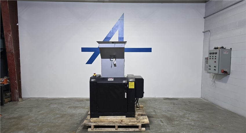 22" x 21" Milacron #MBG-18, Plastic Granulator, 7.5 HP, 73" infeed H, 460 V., 3-Ph., 60 Hz, 2006 - Image 3