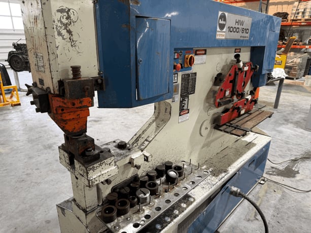 6.37" x 6.37" x .625" Mubea #HIW-1000/610, ironworker, 110 ton, 24" throat, 11 HP, 2001 - Image 5