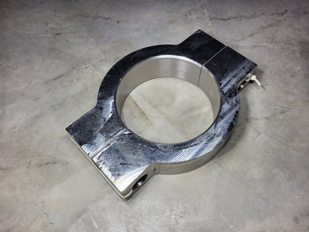 Caterpillar #462-9833, Single Tube Two Halves Saddle Clamp, 2.5" width, 7" inner diameter - Image 3