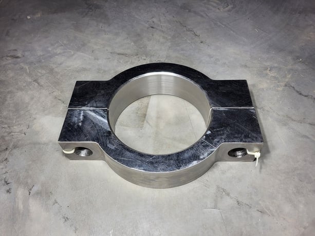Caterpillar #462-9833, Single Tube Two Halves Saddle Clamp, 2.5" width, 7" inner diameter - Image 4