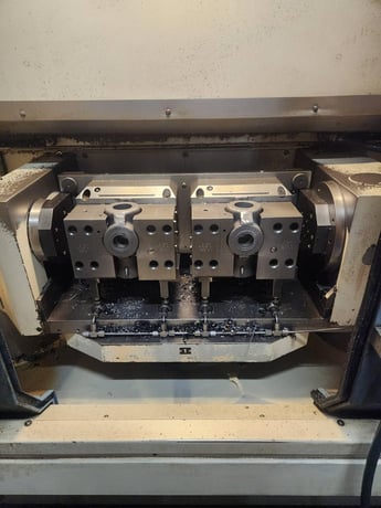Chiron #FZ15W, 5-Axis Vertical Machining Center, 21.6" X, 15.7" Y, 16.7" Z, 10500 RPM, 50 HP, CAT 40, 20 - Image 4