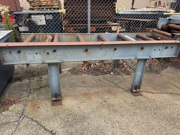 33" wide x 30' long, Roller conveyor, power chain driven - Image 2