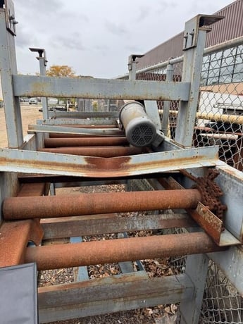 33" wide x 30' long, Roller conveyor, power chain driven - Image 5
