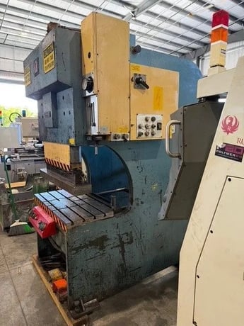 66 Ton, Amada #SPH-60, hydraulic brake punch, 2.6'OA, 22" between housing, 5.9" stroke, 22.5" open, 1983 - Image 5