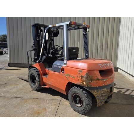 8800 lb. Toyota #7FGU45, forklift, 200" lift height, 3198 hours, pneumatic tire, side shift w/ fork positioner - Image 3