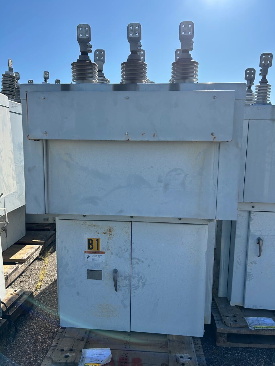 2000 Amp, ABB, R3, 15.5 KV, Vacuum Substation Breaker - Image 1