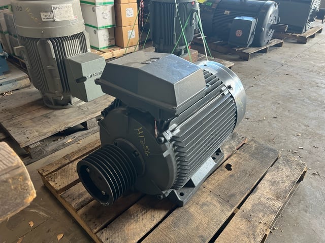 125 HP 1800 RPM ABB, Frame 280S/M, TEFC BB, 460 Volts - Image 1