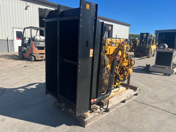 600 HP Caterpillar #C15, industrial power unit with radiator, 1800 RPM, Tier 3 pre-emission, 5030 hours, 2011 - Image 2