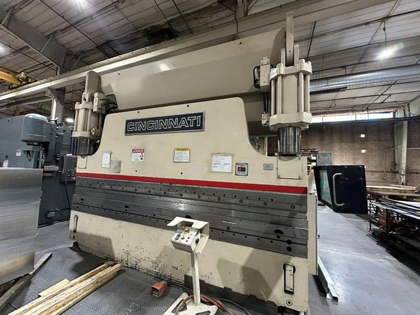 350 Ton, Cincinnati #PF350-12, CNC press brake, 14' overall, 150" between housing, 16" stroke, pedestal - Image 6