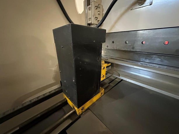 350 Ton, Cincinnati #PF350-12, CNC press brake, 14' overall, 150" between housing, 16" stroke, pedestal - Image 9