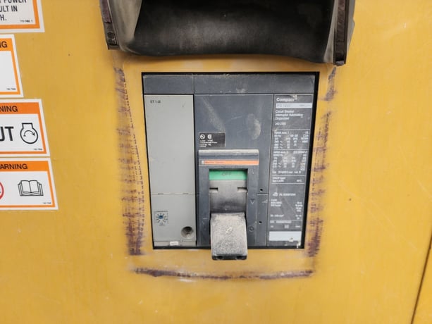 725 KW Caterpillar #3412C, generator, 480 Volts, 30000 hours, 2005, needs rebuild - Image 9