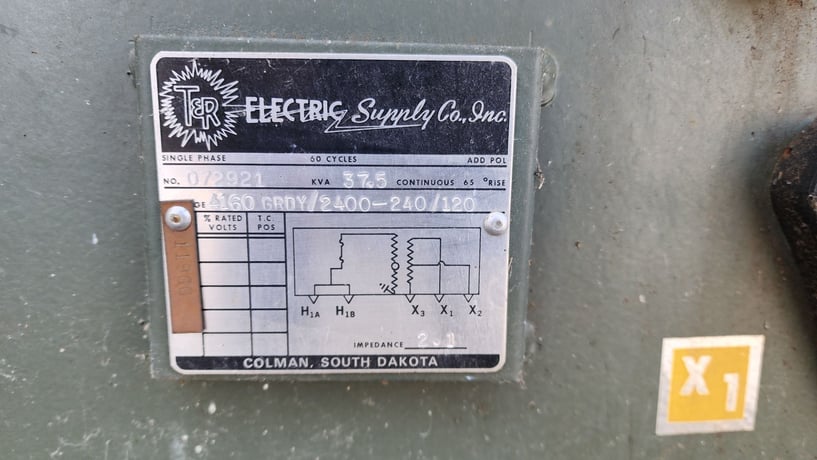 37.5 KVA 4160GrdY/2400 Primary, 120/240 Secondary, T & R, single phase pad mount transformer - Image 4