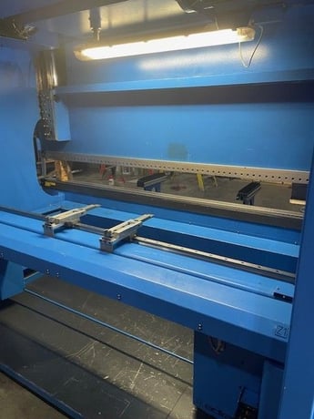 220 Ton, Adira #PA22030, press brake, Kvara Graphical touch screen CNC Control, 10' overall, 99" between - Image 5