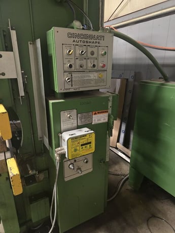 90 Ton, Cincinnati #90ASx10FT, CNC press brake, 10' overall, 102" between housing, 8" stroke, 7" throat, 25 HP - Image 5