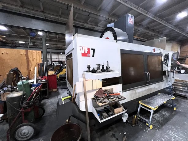 Haas #VF-7/50, CNC vertical machining center, 31+1 side mount tool changer, 84" X, 32" Y, 30" Z, 7500 RPM - Image 3
