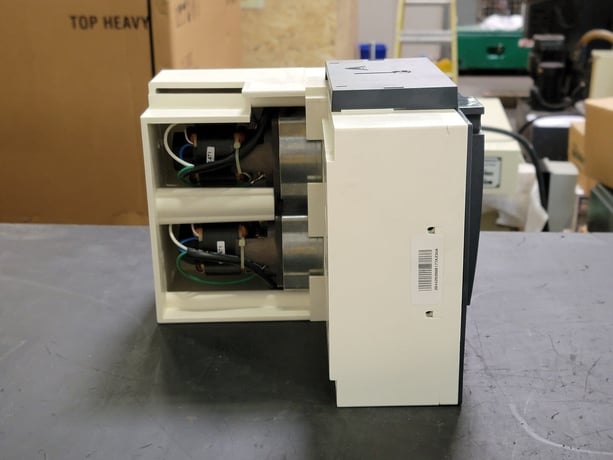 2000-3200 Amp. Socomec #95095320, motorized transfer switch, new surplus, 2020 - Image 1