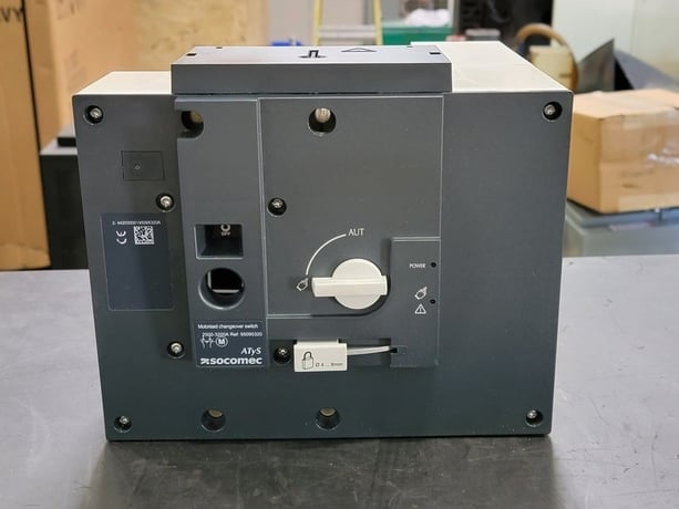 2000-3200 Amp. Socomec #95095320, motorized transfer switch, new surplus, 2020 - Image 3