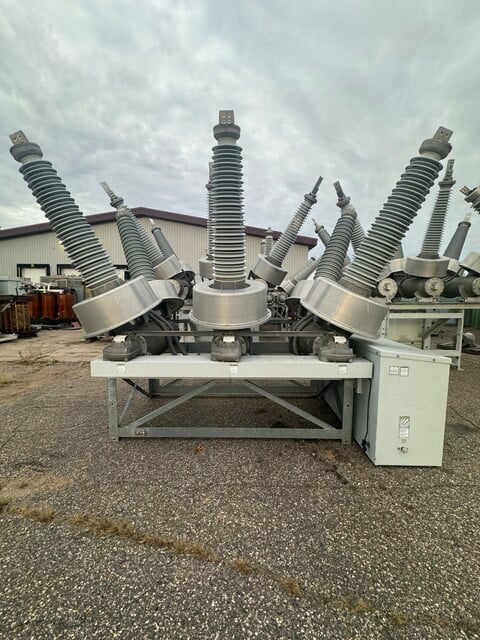 2000 Amps, Siemens, service factor 6 / SPS 2 145402 SF6 / SPS2-145-40-2, gas insulated cuitcuit breaker, 145 - Image 2