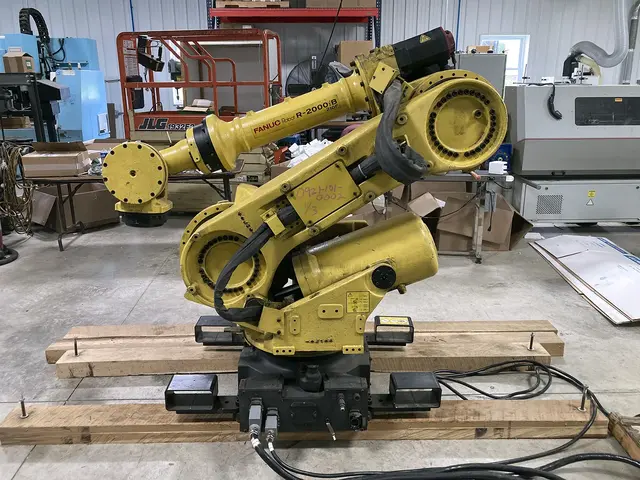 Fanuc, R-2000IB/210F, robots, 460 lb. payload, 104" reach, 6-Axis, Fanuc R-30iA, 2009 - Image 1