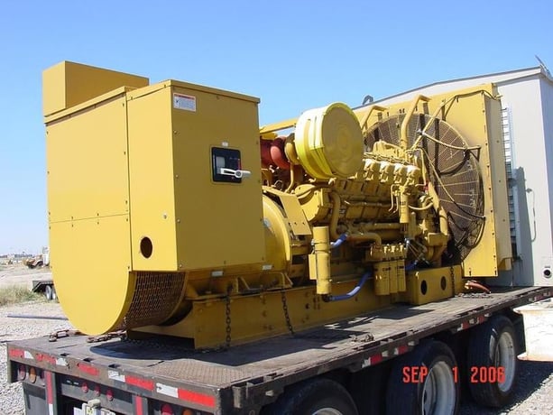 1000 KW Caterpillar #3512, generator set, 480 Volts, 742 hours, 1995 - Image 2
