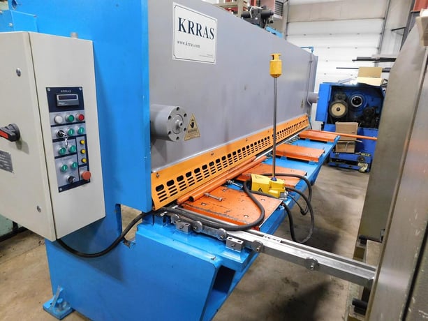 1/4" x 10' Krras #RAS306, hydraulic shear, 17 holddowns, 11-17 SPM, 31" front operated power back gauge - Image 1