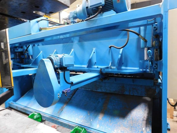 1/4" x 10' Krras #RAS306, hydraulic shear, 17 holddowns, 11-17 SPM, 31" front operated power back gauge - Image 3