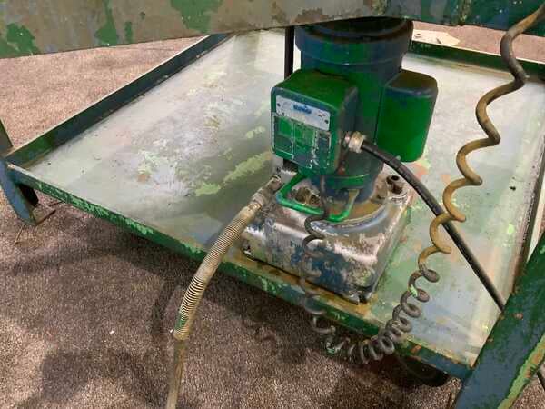 1-1/4" - 4" Greenlee #884, pipe & tube bender, 90 degree of bend, mounted on roll around cart, 3/4 HP - Image 4
